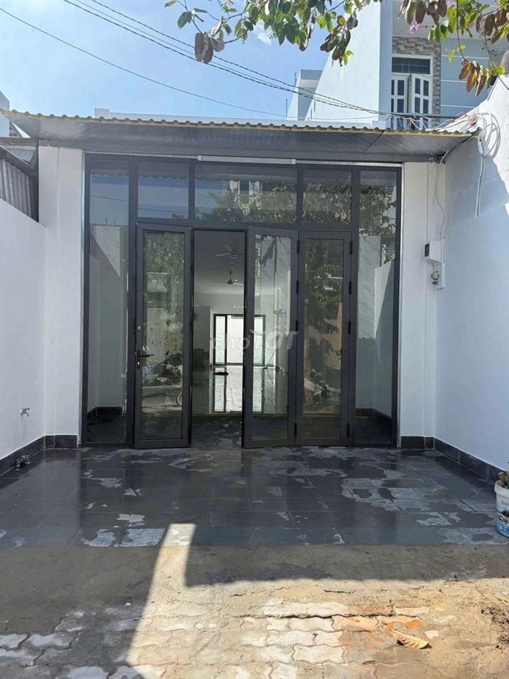 Nhà Mới Xây Trống Suốt