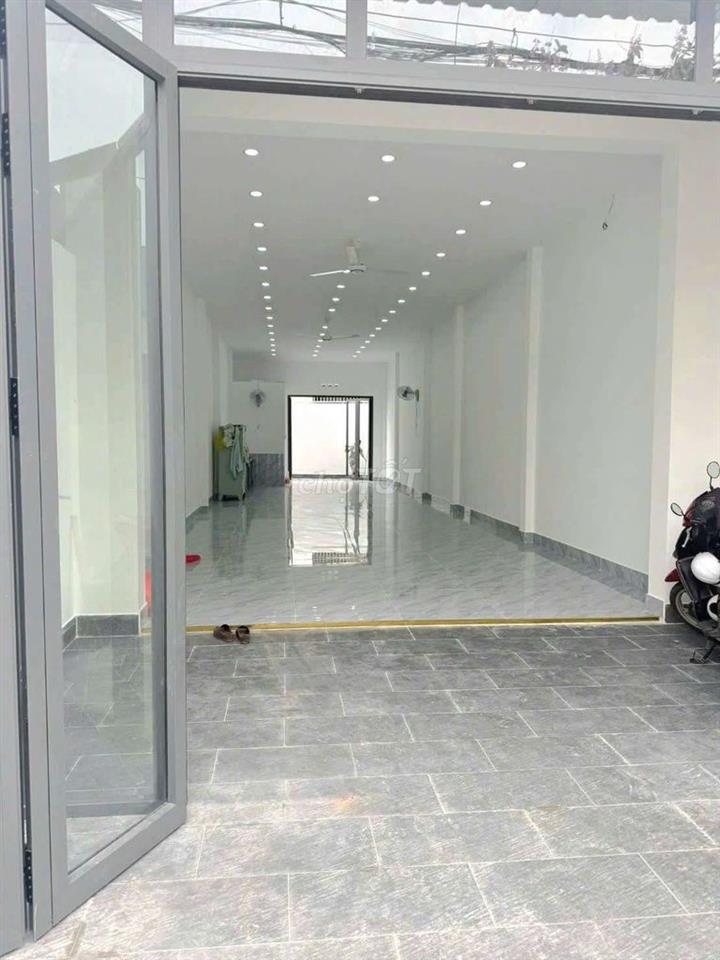 Nhà Mới Xây Trống Suốt