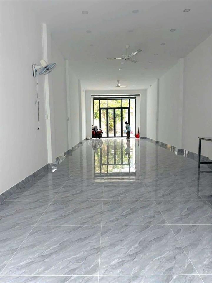 Nhà Mới Xây Trống Suốt