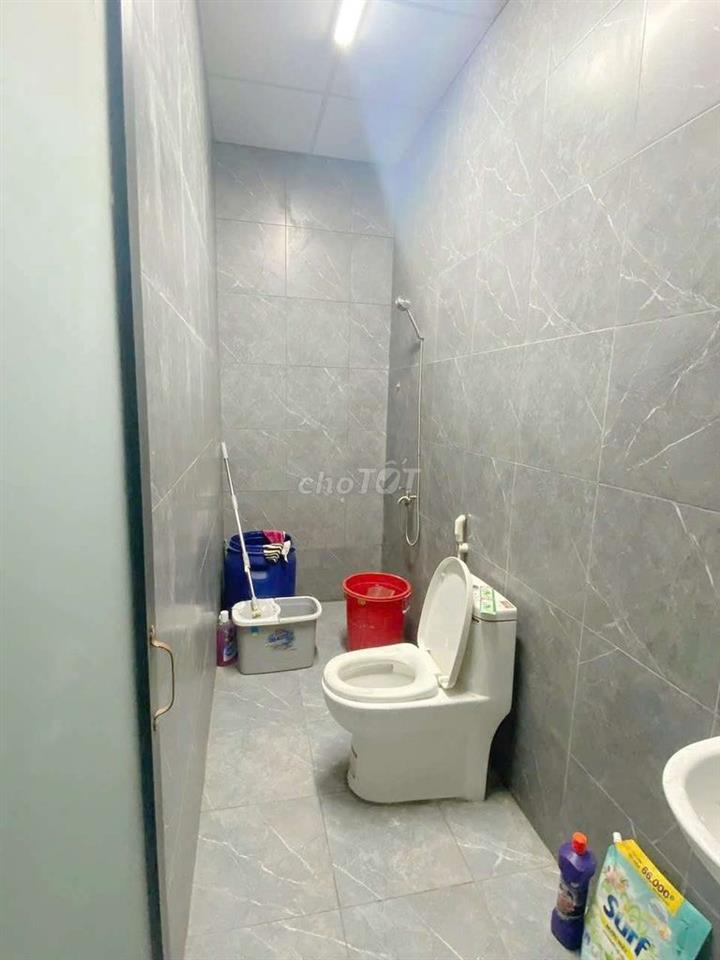 Nhà Sửa Mới Sân Rộng