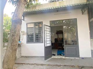 Nhà Sửa Mới Sân Rộng
