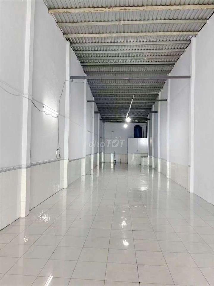Kho  150m2 Trống Suốt