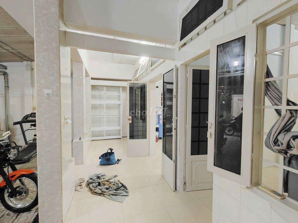 Nhà Sân Đậu 2 Ôtô