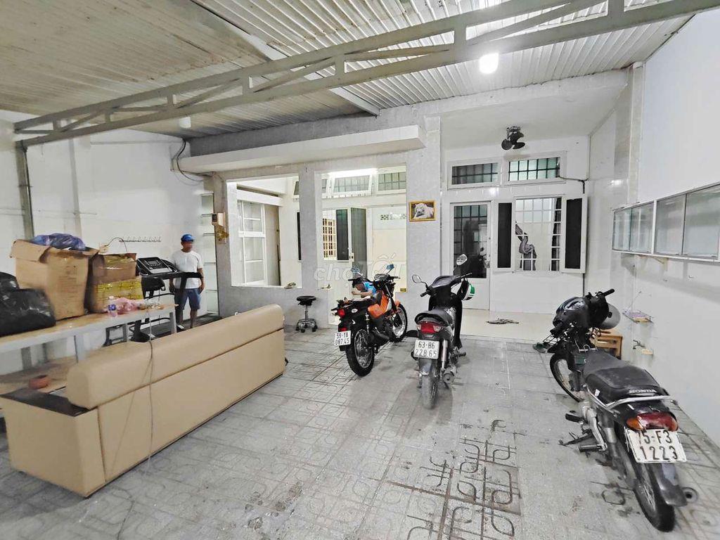 Nhà Sân Đậu 2 Ôtô