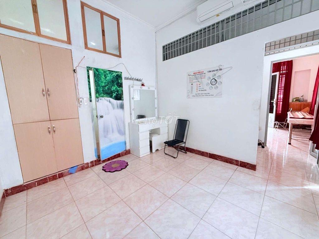 Bán nhà, Lạc Long Quân P 10 Tân Bình Ngang 4,5M - 107M2, Giá: 8.5Tỷ