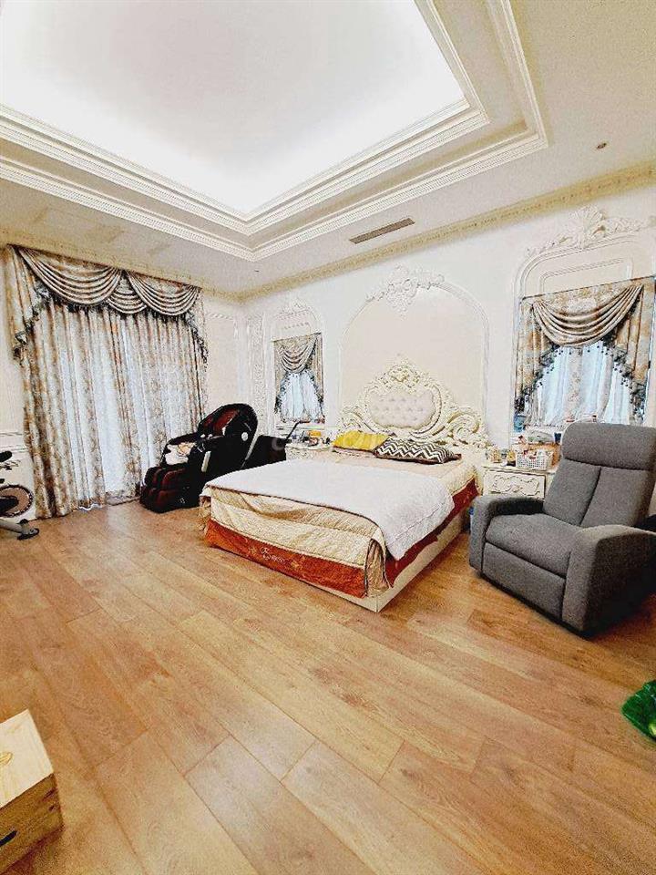 🏠Biệt thự : Đường CMT8, P 7 Tân Bình, Ngang 11M  - 355M2, Giá 66.5Tỷ