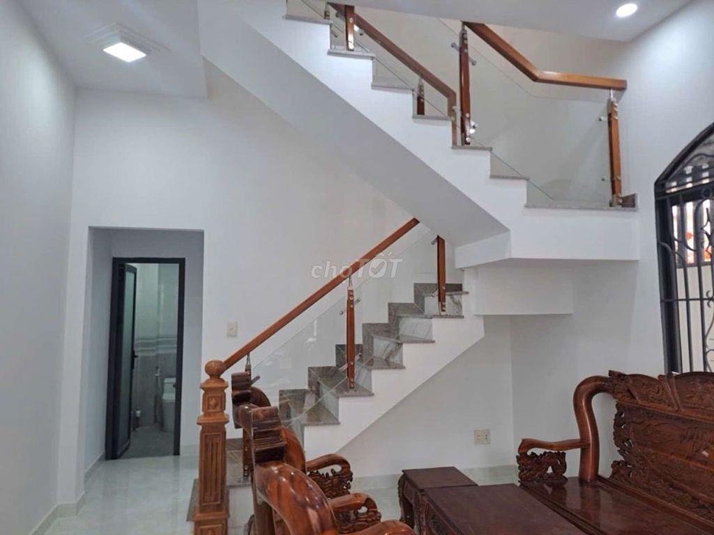 Bán Nhà ,Đường Phan Văn hớn , Q 12, Ngang 5,5M - 122M2, Giá : 7.29Tỷ