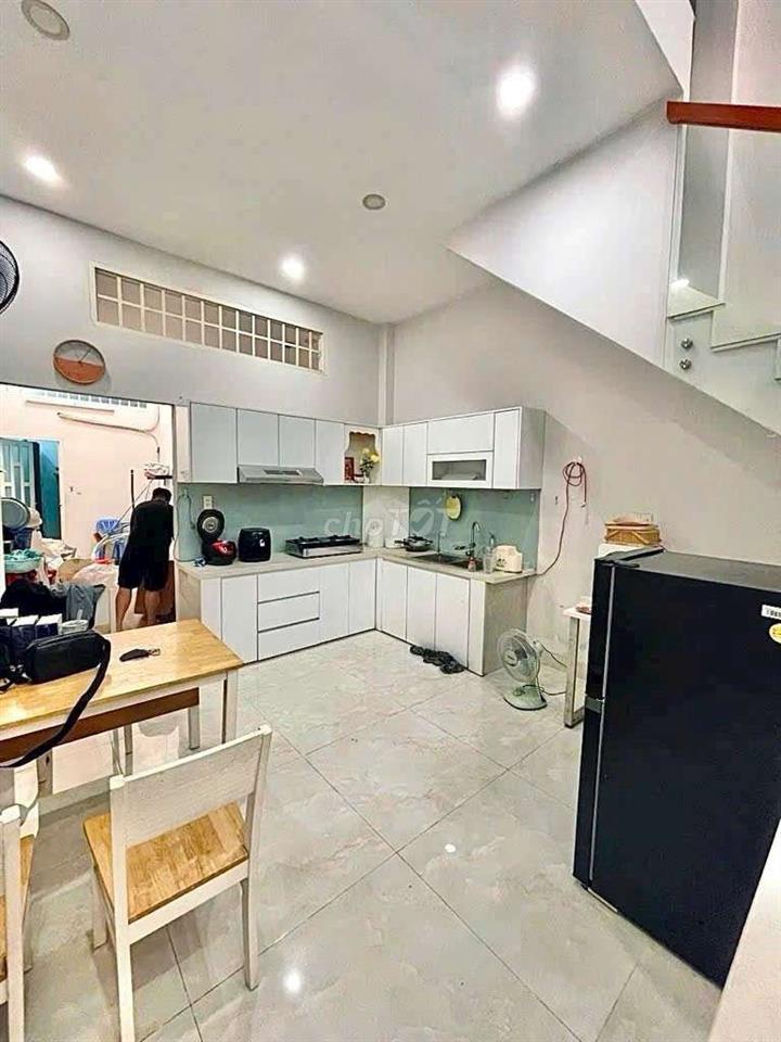 Cần bán gầp nhà cầp 4 P TTN .1 xẹt trường trinh DT 4 x21 1 trệt 1 lửng