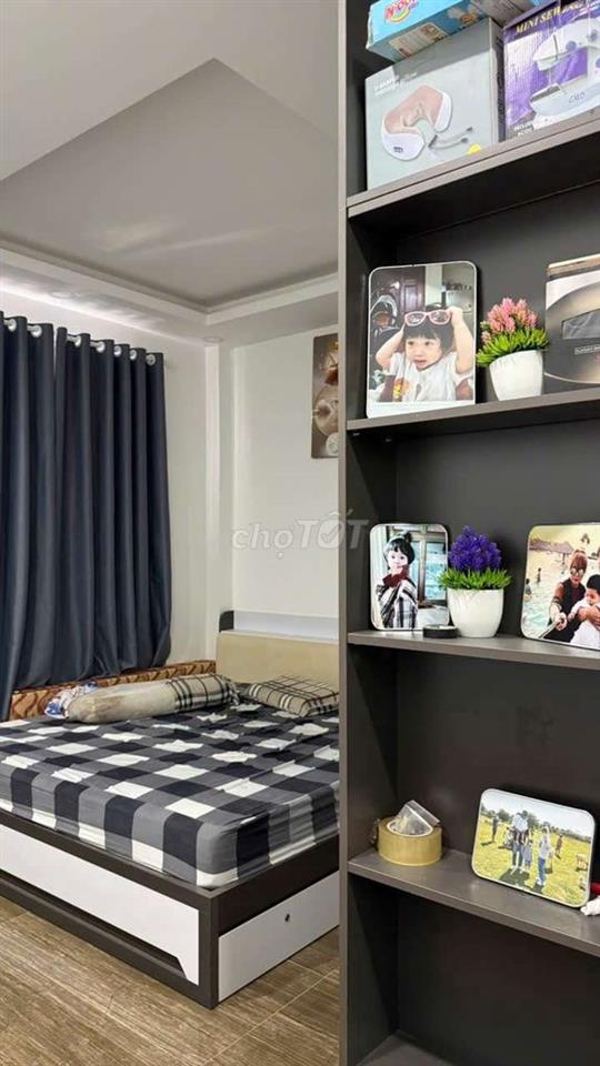 Cần Bán GầP Nhà khu vực 38ha Dương THi Guang DT 4,5 x18 .1  trệt 3lầu.