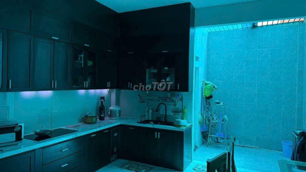 Cần Bán GầP Nhà khu vực 38ha Dương THi Guang DT 4,5 x18 .1  trệt 3lầu.