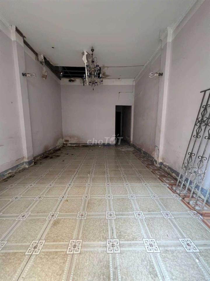 Cần Bán gẩp nhà nát cầp 4  1 xet trường  trinh P TTN .DT 4,2 x 15 .