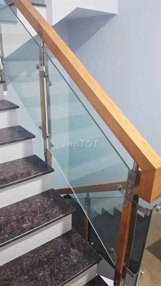 Cần Bán Gầp Nhà P ĐHT .DT 4 x17 .1 trệt 3 Lầu 4PN 4WS giá 6 tỷ TL