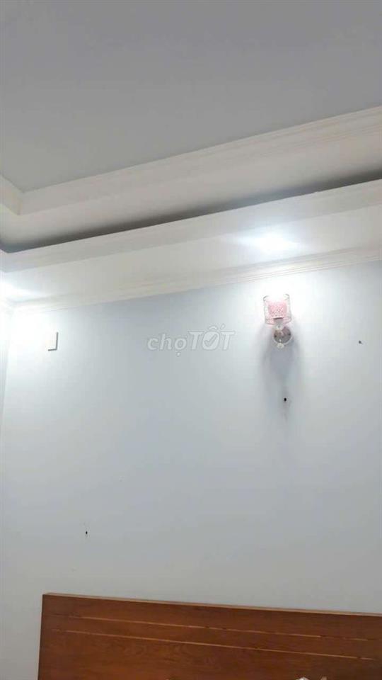 Cần Bán Gầp Nhà P ĐHT .DT 4 x17 .1 trệt 3 Lầu 4PN 4WS giá 6 tỷ TL