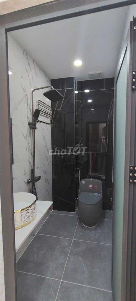 Cần Bán Gầp nhà Đường TTN2 Hẻm xe hơi DT 4,2 x13,5 1 trệt 1Lửng 3 Lầu
