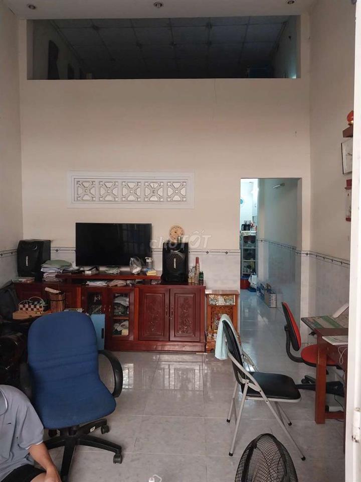 Cần Bán gấp nhà cấp 4 P .ĐHT .Nguyễn văn Quá DT 4 x12 gác lửng 2PN 2WS