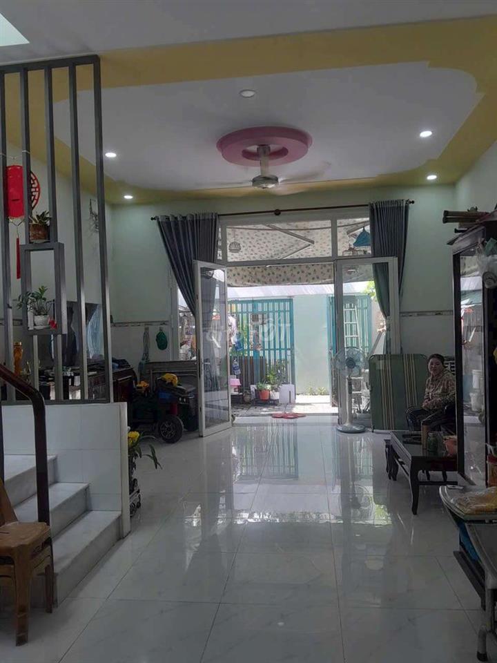 Cần Bán Gấp nhà P.ĐHT .Q12 .DT 5,1 x20  1 trệt .1 Lầu .3PN 3WS hẻm 3m5