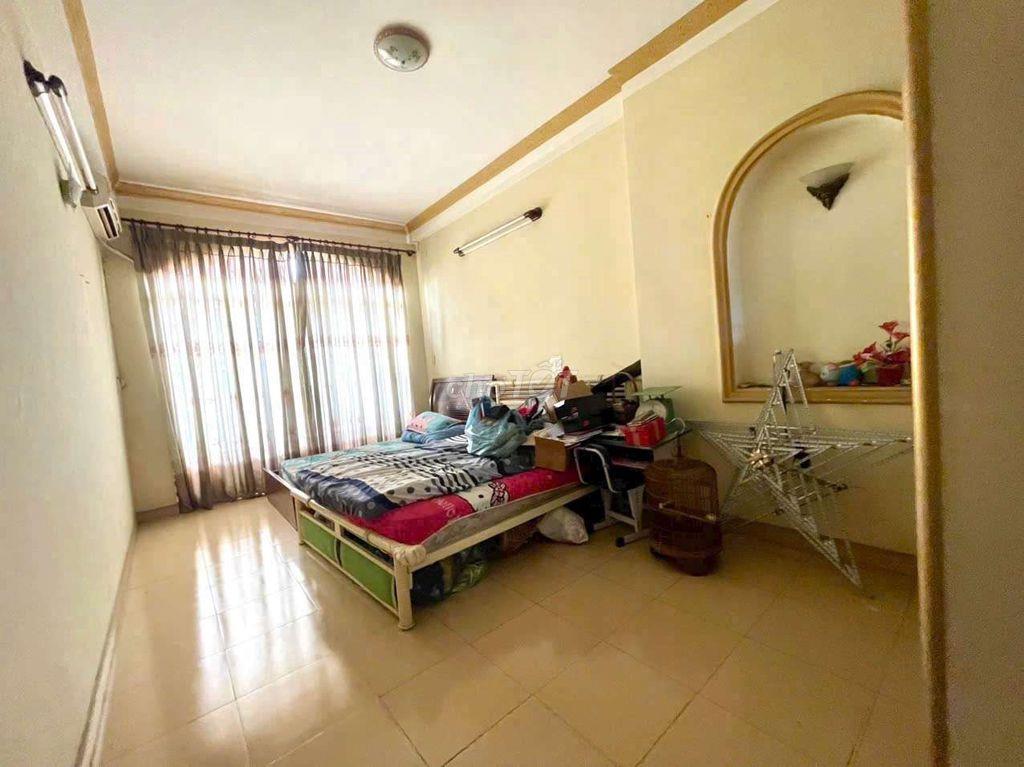 BÁN GầP Nhà 1 Xẹt NVQ  P ĐHT .DT 3,7x20,5 .1 trệt 3 lầu 4PN giá 6tỷ750