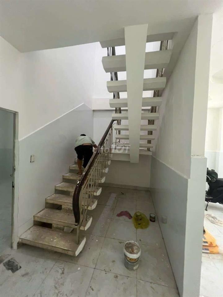 Cần cho thuê nhà  mặt tiền đường NVQ .DT 5 x 30 .1 trệt 1Lầu giá 25 tr