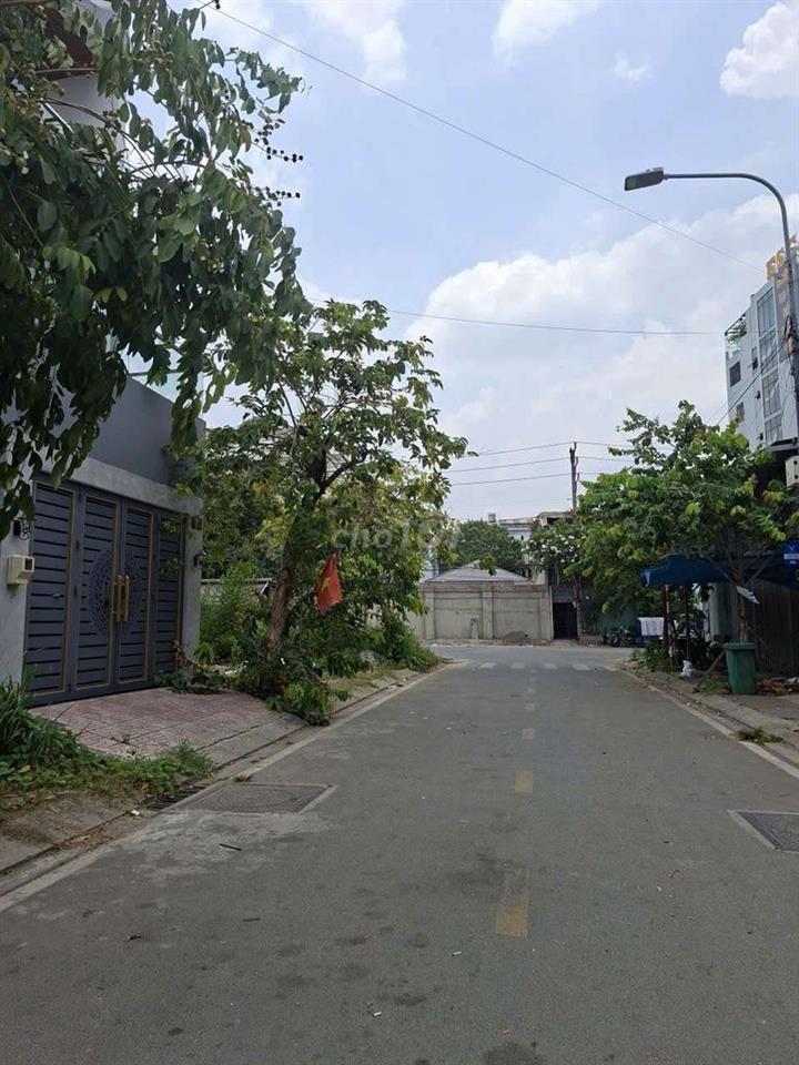 Cần Bán Gầp Đầt Đường DưƠng Thị Giang .DT 4,5 X18 Giá 8 tỷ 680 có sổ