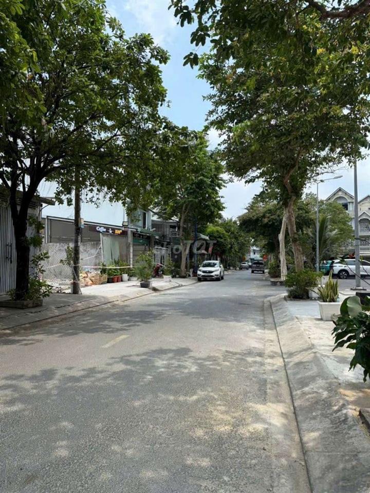 Cần bán gầp Đầt PTTN khu 10ha .Dương Thị Giang DT 5 x 25 giá 10 tỷ 350