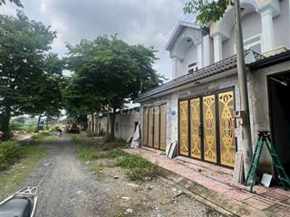 Cần Bán gầp 2 lô đầt liên kề  PĐHT gần bờ kênh  DT 4,1 x16 .giá 5 tỷ 4