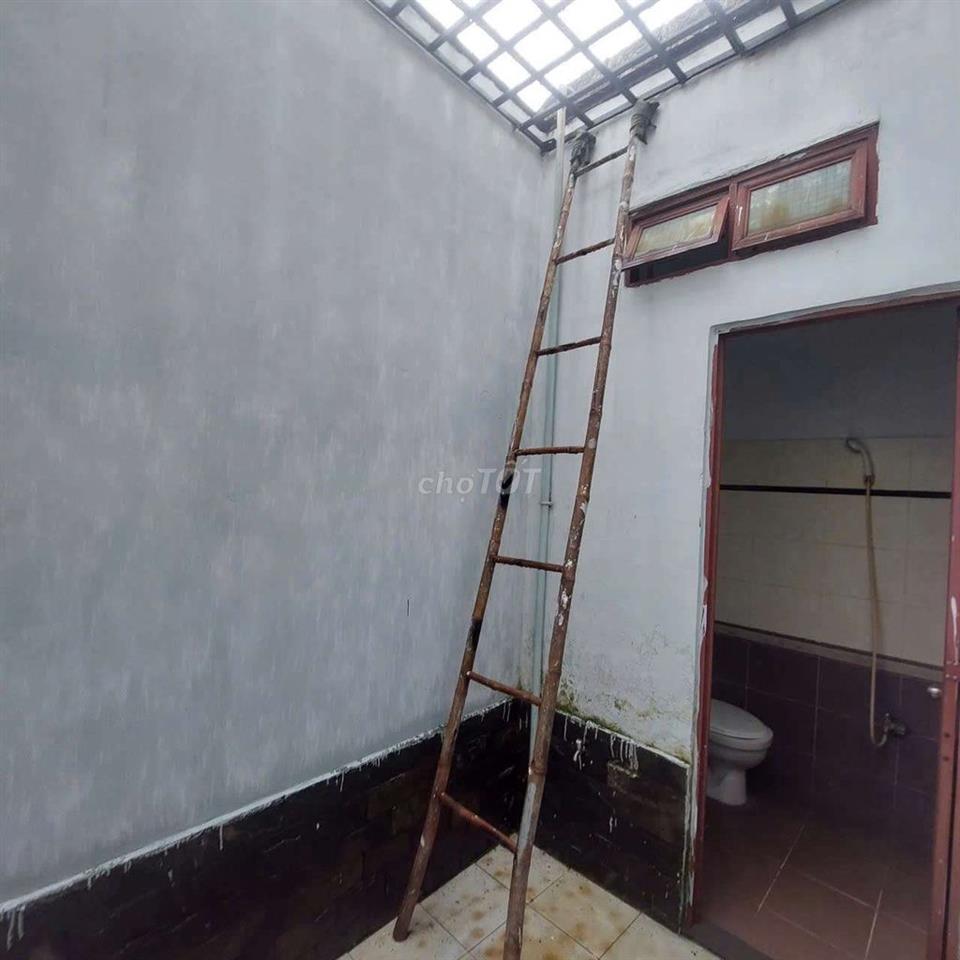 Cần cho thuê nhà 1 xẹt PVH .DT 4,3 x25 .1 trệt 1 Lầu 2PN 2WS giá 12 TL