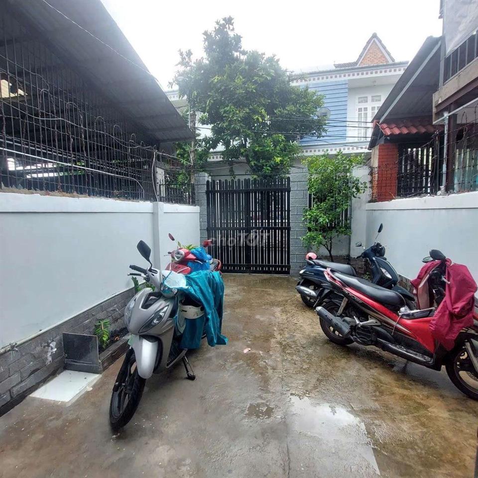 Cần cho thuê nhà 1 xẹt PVH .DT 4,3 x25 .1 trệt 1 Lầu 2PN 2WS giá 12 TL