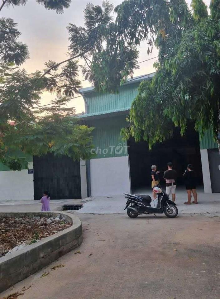 Cần cho thuê kho PTTN  DT 9 x 18  có gác Lửng .giá 17 triệu TL xe tải