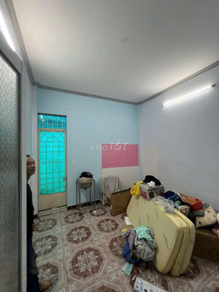 Cho thuê nhà 1 xẹt NGuyễn văn Quá DT 4x13 . 1 trệt 1Lầu 2PN 2WS .
