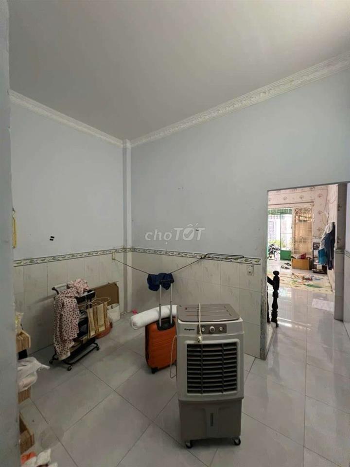 Cho thuê nhà 1 xẹt NGuyễn văn Quá DT 4x13 . 1 trệt 1Lầu 2PN 2WS .