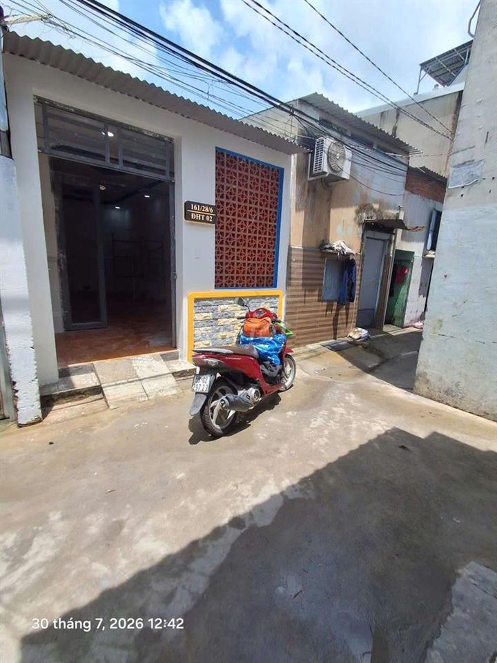 Cần bán gầp nhà  cầp 4P ĐHT gần chợ cây sộp .DT 3,7 x21  nhà mới