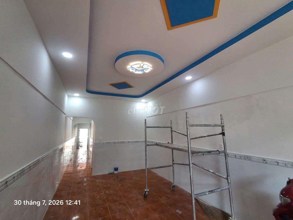 Cần bán gầp nhà  cầp 4P ĐHT gần chợ cây sộp .DT 3,7 x21  nhà mới