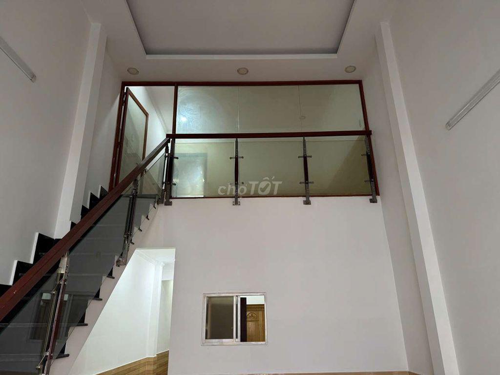 Cẩn Bán gầp nhà 1xẹt phan văn hờn DT 4 x14,5 .1 trệt 1 Lửng 3PN 2WS