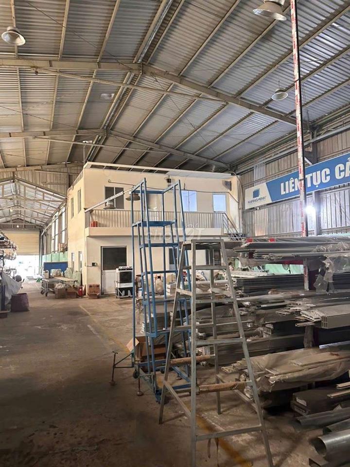Cần cho thuê kho xưởng mặt tiền P Thới An Q12 DT 500m  đường xe công