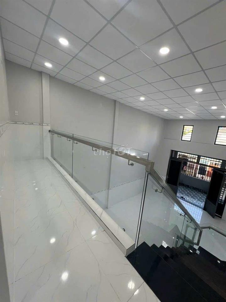 Cần cho thuê nhà cầp 4 gác Lửng P ĐHT DT 5x18 .2 PN 1WS giá 8triệu