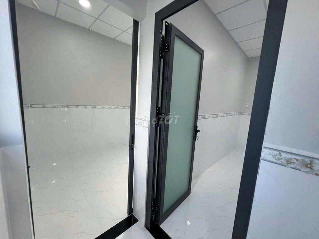 Cần cho thuê nhà cầp 4 gác Lửng P ĐHT DT 5x18 .2 PN 1WS giá 8triệu