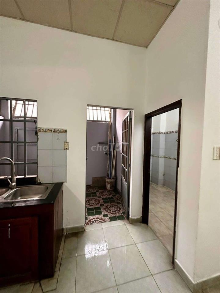 Cần bán gấp Nhà Cầp 4 Bà Điểm .DT 4 x17.5 .Gác lửng  giạ 3tỷ950 TL