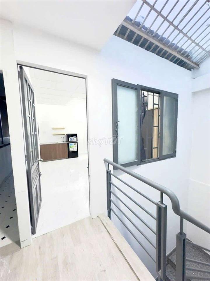 cần bán gấp nhà P ĐHT  NVQ  DT5x23 .1 trệt 4lầu giá 8tỷ8 TL hẻm xe hơi