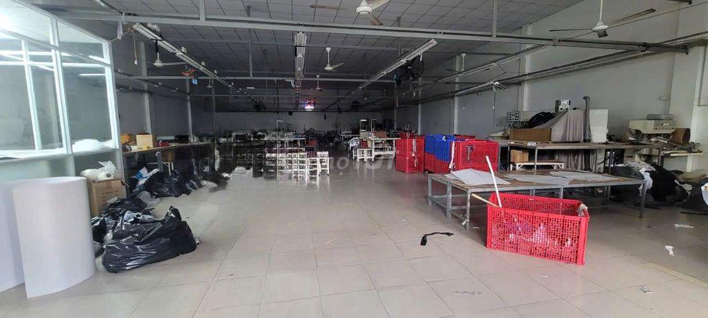 Cần cho thuề kho xưởng P ĐHT. đường NVQ. DT 14 x 30. giá 36 triệu 