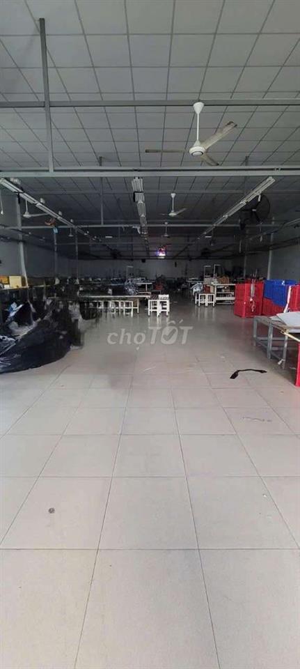 Cần cho thuề kho xưởng P ĐHT. đường NVQ. DT 14 x 30. giá 36 triệu 