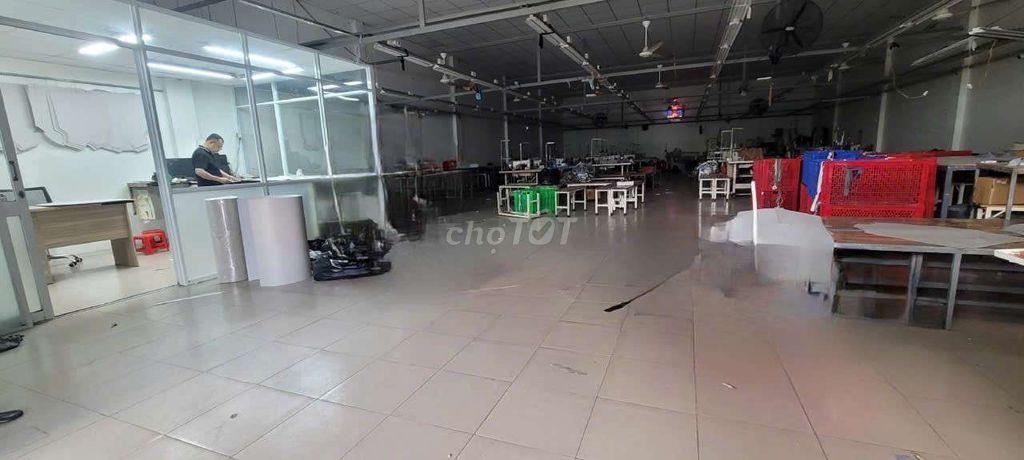 Cần cho thuề kho xưởng P ĐHT. đường NVQ. DT 14 x 30. giá 36 triệu 