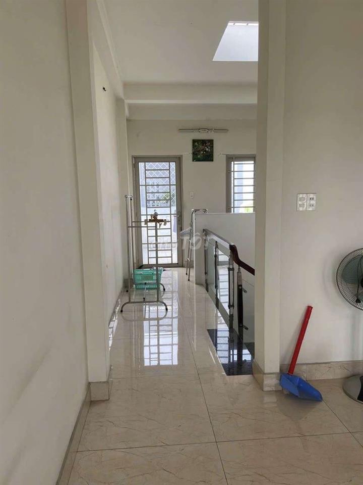  cho thuê nhà mặt tiền PTTN khu 10ha.Dt 4,2 x20 1 trệt 3lầu 5PN. 3WS 