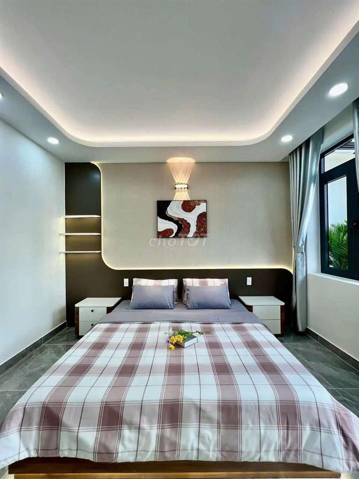 cần bán gầp nhà PTTN gần chợ Lạc quan.DT 4x18 .1 trẻt 1 lửng 3lầu 