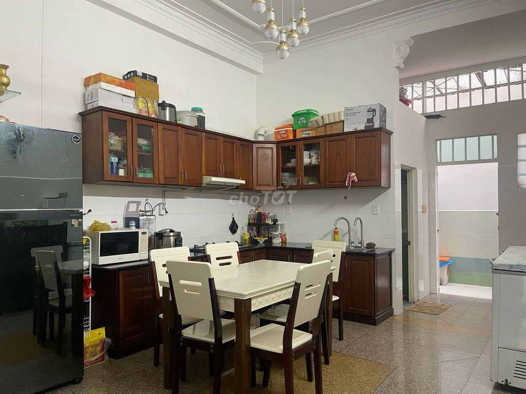 cần bán gầp nhà PTTN 17 khu 10ha vip.DT 4,2 x20 .1 trệt 3Lầu 5PN 4WS
