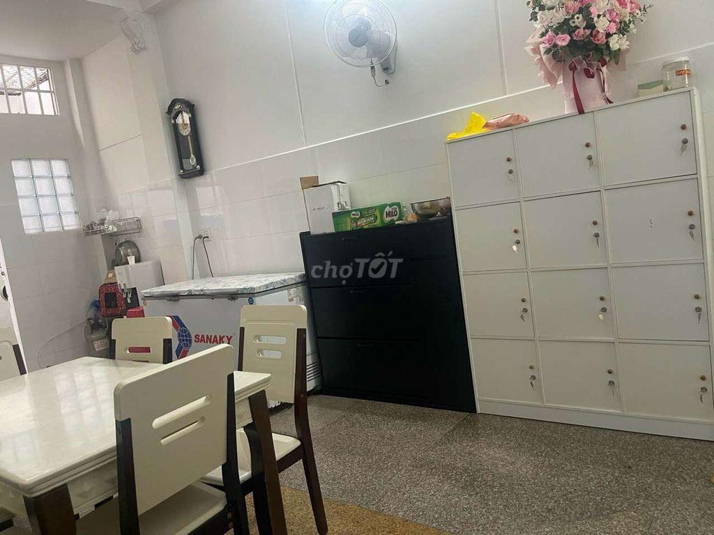 cần bán gầp nhà PTTN 17 khu 10ha vip.DT 4,2 x20 .1 trệt 3Lầu 5PN 4WS