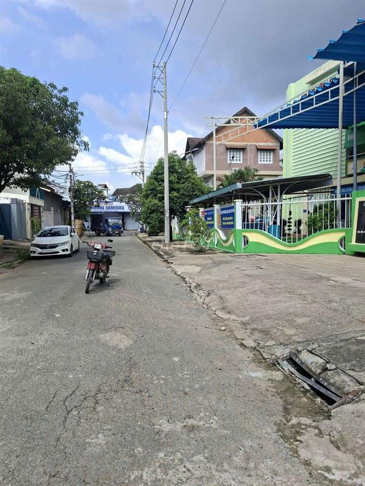 cẩn bán gầp Đầt PTTN khu 10ha vip .DT 3.5 x15 giá 4tỷ 990 TL.sổ hồng