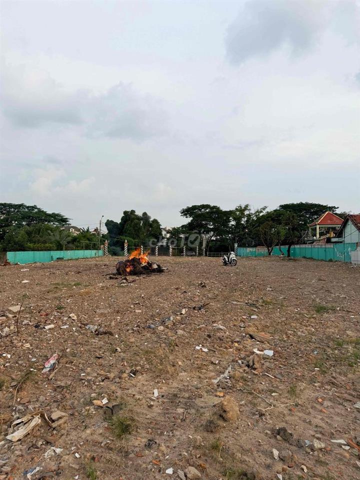 BÁN 2.300m2 ĐẤT MẶT TIỀN CÁCH LÊ THỊ HÀ 90m