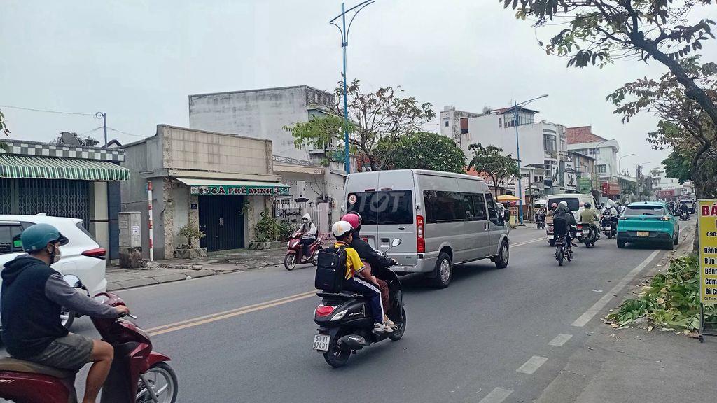 NHÀ ĐẤT  200m2. MẶT TIỀN ĐẠI LỘ LÊ LỢI. HÓC MÔN 