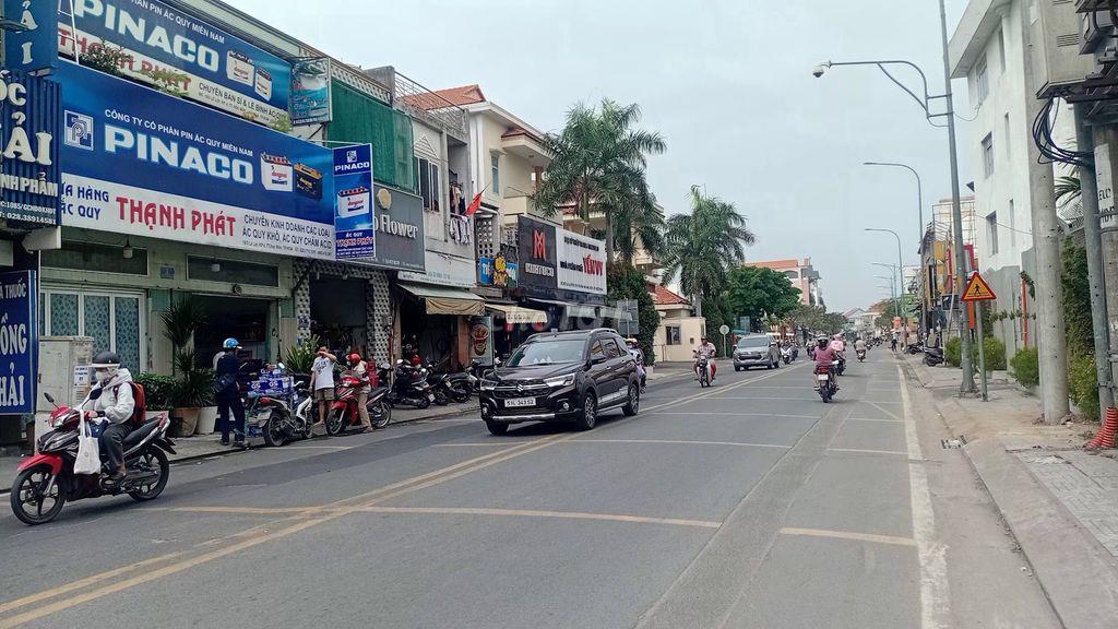 NHÀ ĐẤT  200m2. MẶT TIỀN ĐẠI LỘ LÊ LỢI. HÓC MÔN 