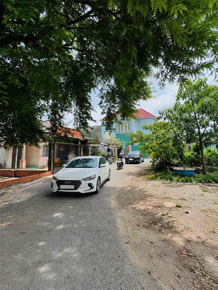 TÔI CẦN BÁN GẤP LÔ ĐẤT MẶT TIỀN NHỰA 8m GẦN BỆNH VIỆN HÓC MÔN NỞ HẬU